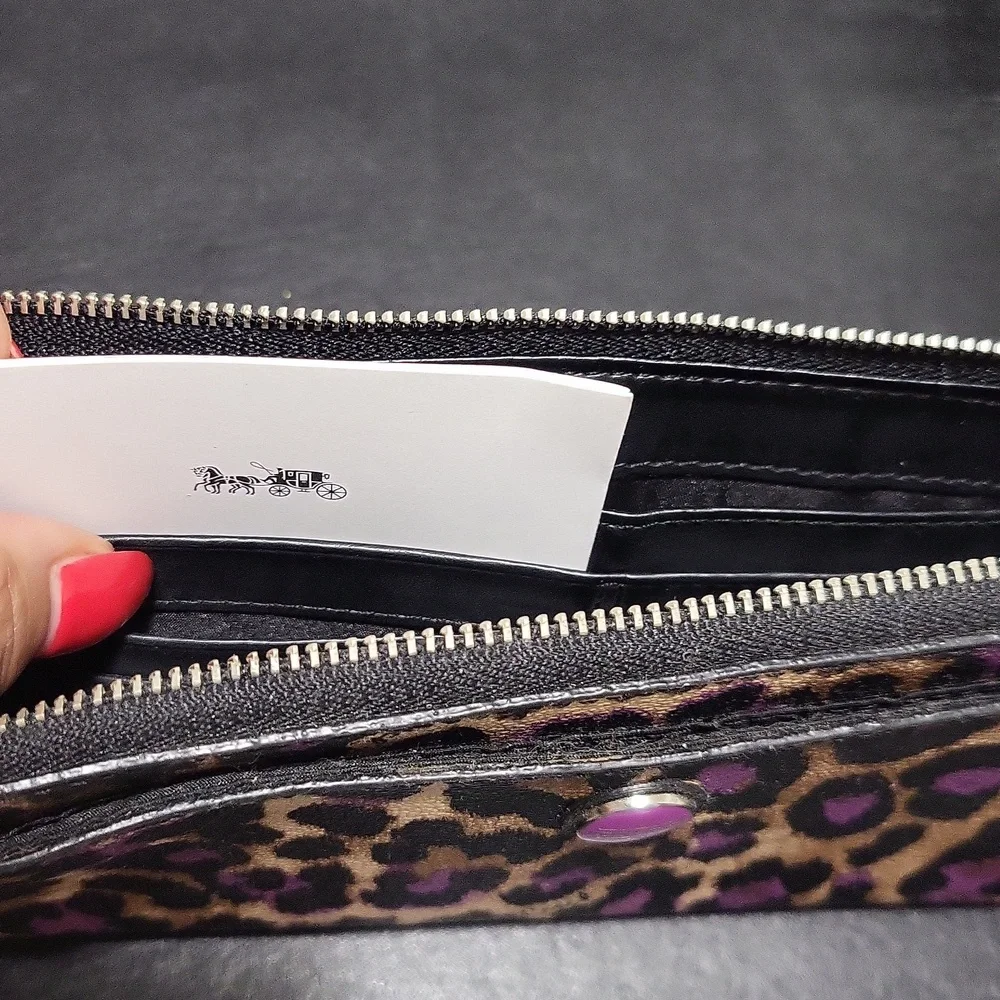 Wristlet💜 - Picture 3 of 5